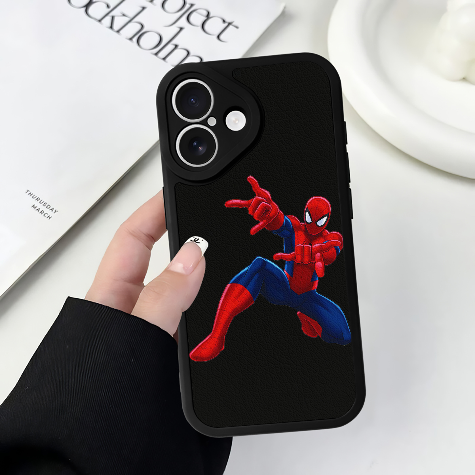 （画像用） Spider Man スパイダーマン 【iPhone 16シリーズ対応】シリコンスマホケース（レザー調） 材質：シリコン